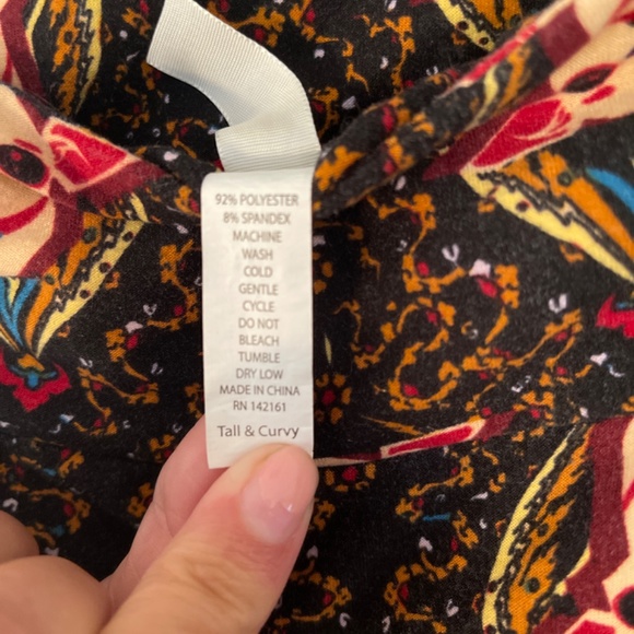 LuLaRoe leggings, Chihuahua print size tall and curvy - Picture 4 of 8